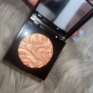Laura Mercier illuminator